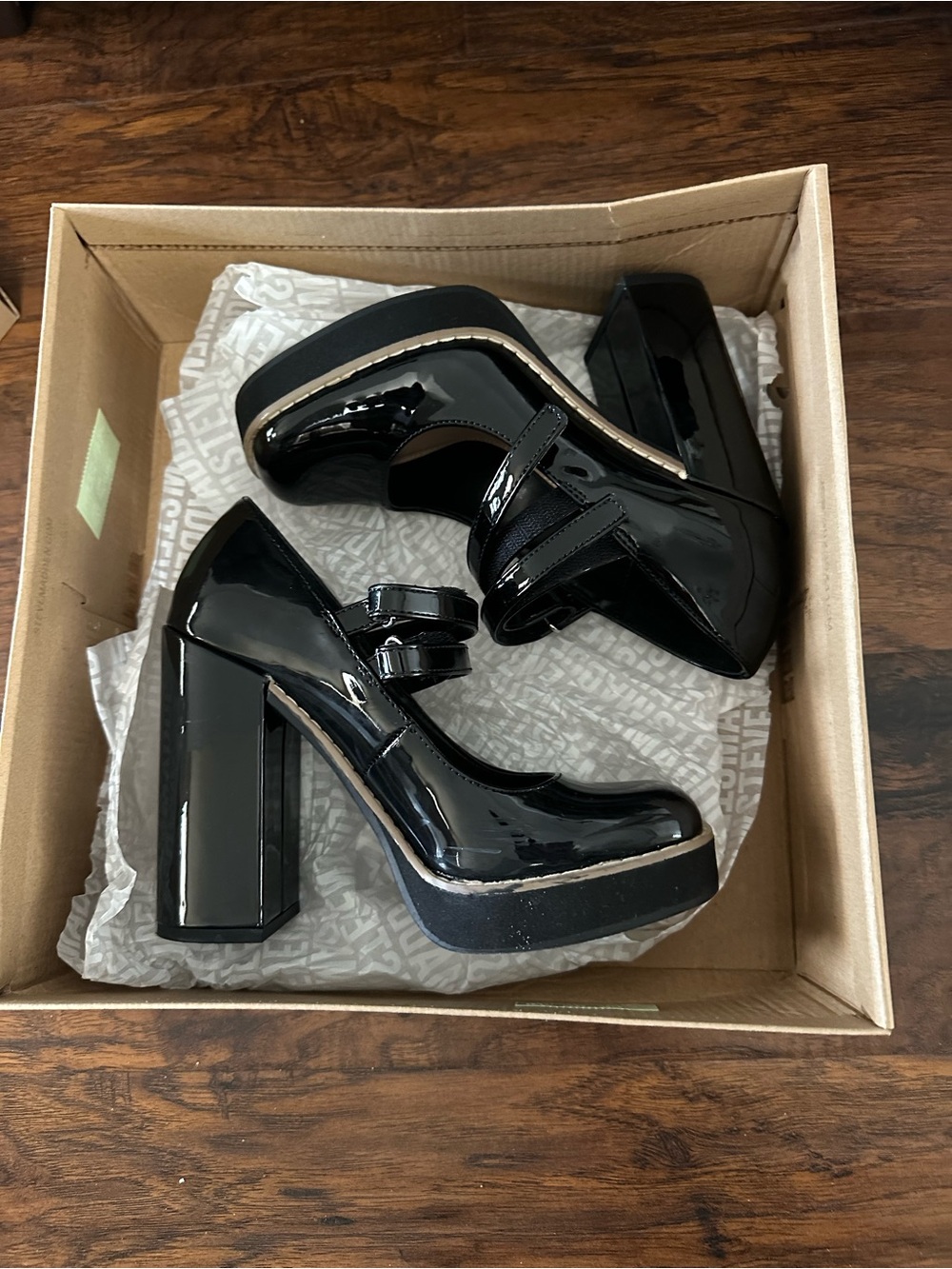 Steve Madden Black Patent Mary Jane Platform Pumps